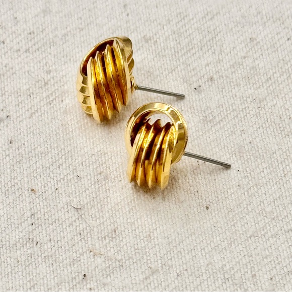 Vintage Gold-toned love knot Earrings - Picture 3 of 5